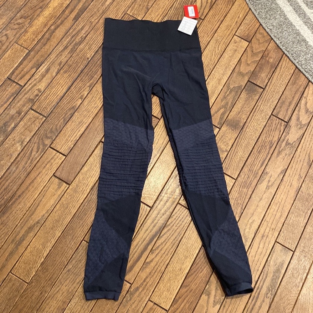 NWT Spanx seamless Moto legging in very black.